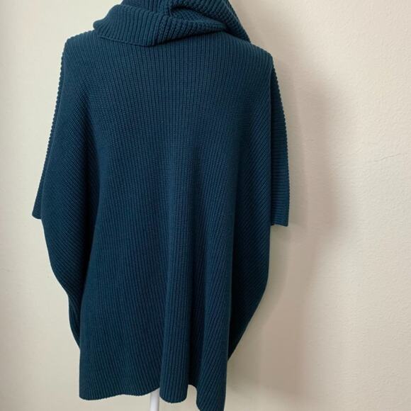 Cabi Chuncky Knit Sweater With detachable Neck Line - Picture 5 of 11